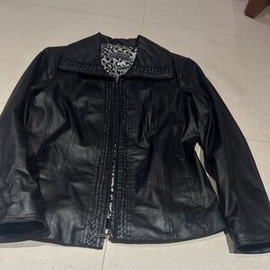 Genuine leather. Chic Black Leather Jacket with Leopard Patterned Lining